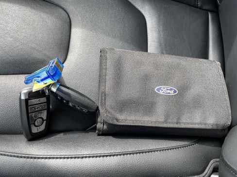 Used 2019 Ford Edge Titanium AWD/4WD image 6