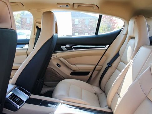 Used 2015 Porsche Panamera 4 image 31