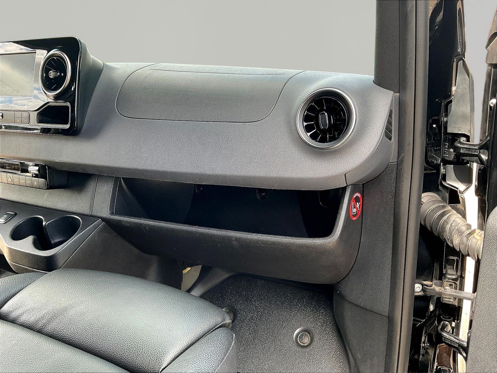 Used 2021 Mercedes-Benz Sprinter 2500 image 25
