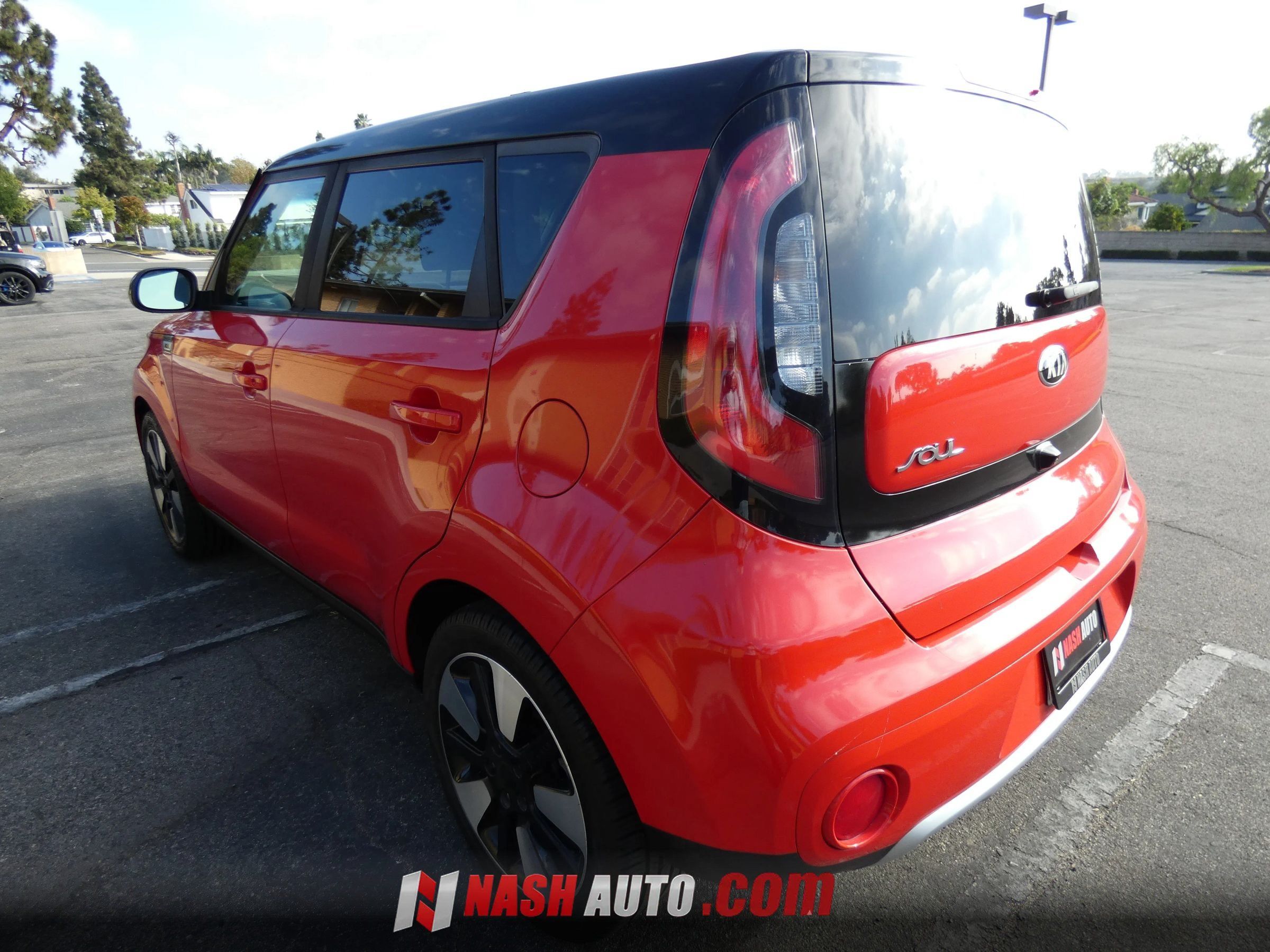 Used 2018 Kia Soul + FWD image 12