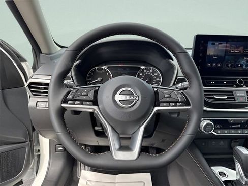 New 2025 Nissan Altima 2.5 SR w/ SR Premium Package image 34