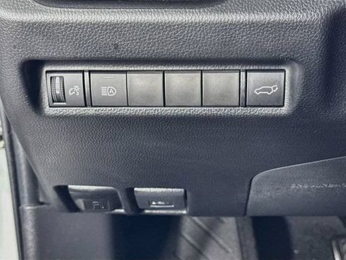 Certified 2021 Toyota RAV4 XLE w/ Convenience Package FWD image 11
