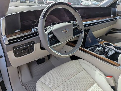 Certified 2026 Cadillac Escalade ESV Platinum Sport w/ LPO, Floor Liner Package AWD/4WD image 12
