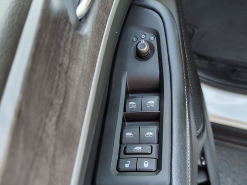 Used 2023 Jeep Grand Cherokee Limited w/ Black Appearance Package AWD/4WD image 15