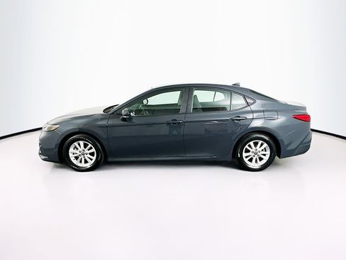 Used 2025 Toyota Camry LE image 4