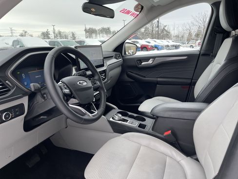 Used 2024 Ford Escape SE image 11