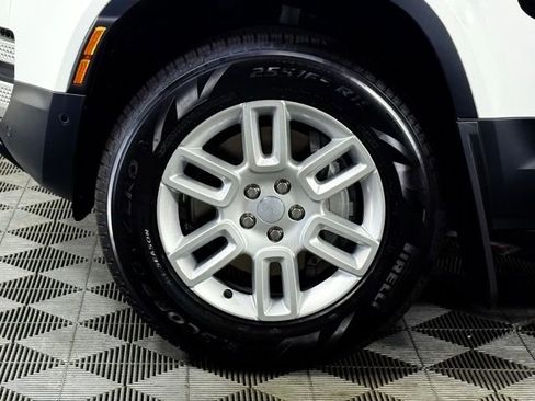 Used 2025 Land Rover Defender 110 S image 12