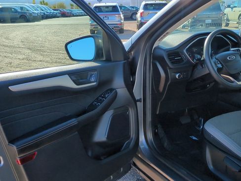 Used 2022 Ford Escape SE image 11