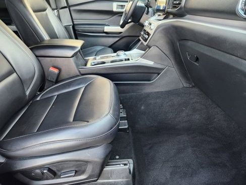 Used 2024 Ford Explorer XLT w/ Equipment Group 202A image 24