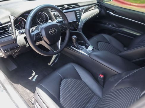Used 2018 Toyota Camry SE FWD image 10