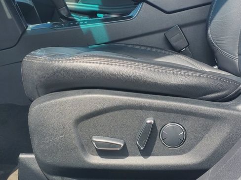 Used 2018 Ford Explorer XLT w/ Equipment Group 202A FWD image 7