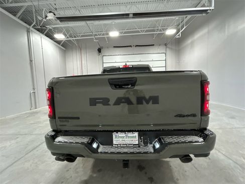 New 2026 RAM 1500 4x4 Crew Cab image 7