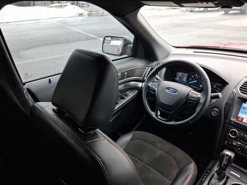 Used 2018 Ford Explorer XLT w/ Equipment Group 202A image 15