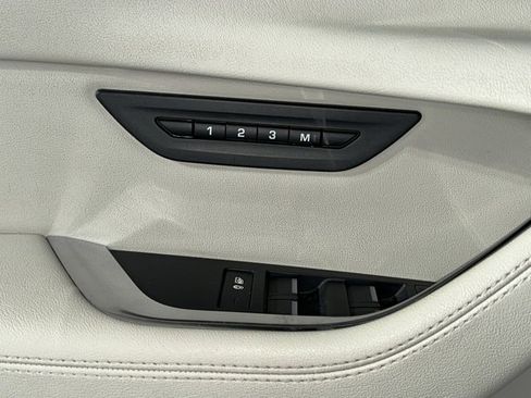 Used 2020 Jaguar XE S image 23