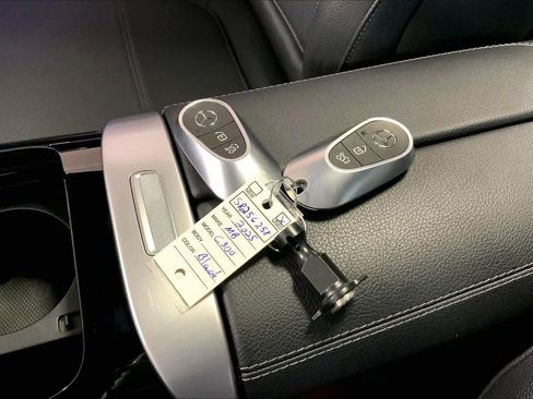 Used 2025 Mercedes-Benz C 300 4MATIC Sedan image 14