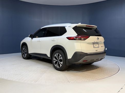 Used 2021 Nissan Rogue SV w/ Premium Package AWD/4WD image 3
