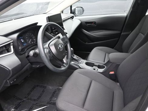 Used 2025 Toyota Corolla LE image 11
