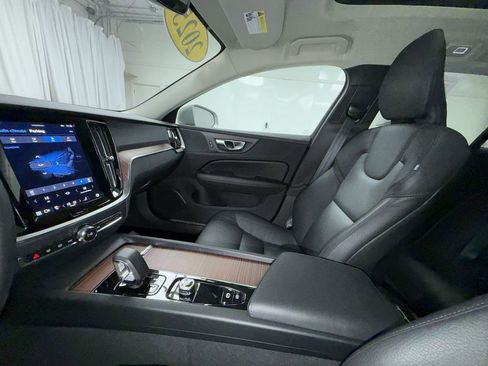 Used 2025 Volvo V60 B5 Cross Country Plus image 6