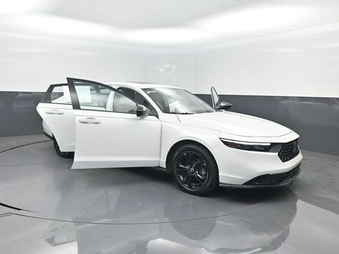 Used 2025 Honda Accord SE image 38