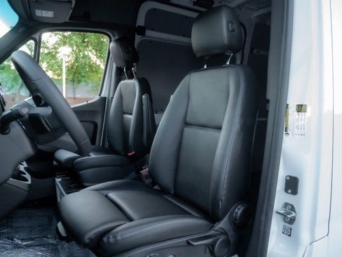Used 2025 Mercedes-Benz Sprinter 2500 image 15