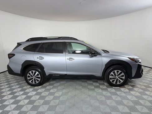Used 2024 Subaru Outback Premium AWD/4WD image 4