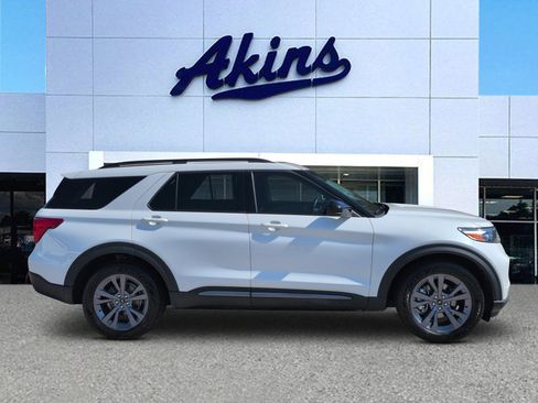 Certified 2023 Ford Explorer XLT w/ Equipment Group 202A RWD image 1