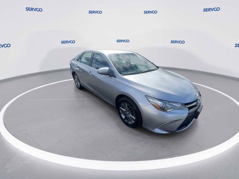 Used 2017 Toyota Camry SE image 2