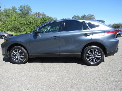 Used 2022 Toyota Venza LE image 9