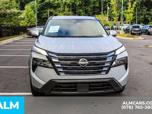Used 2025 Nissan Rogue SV FWD image 9