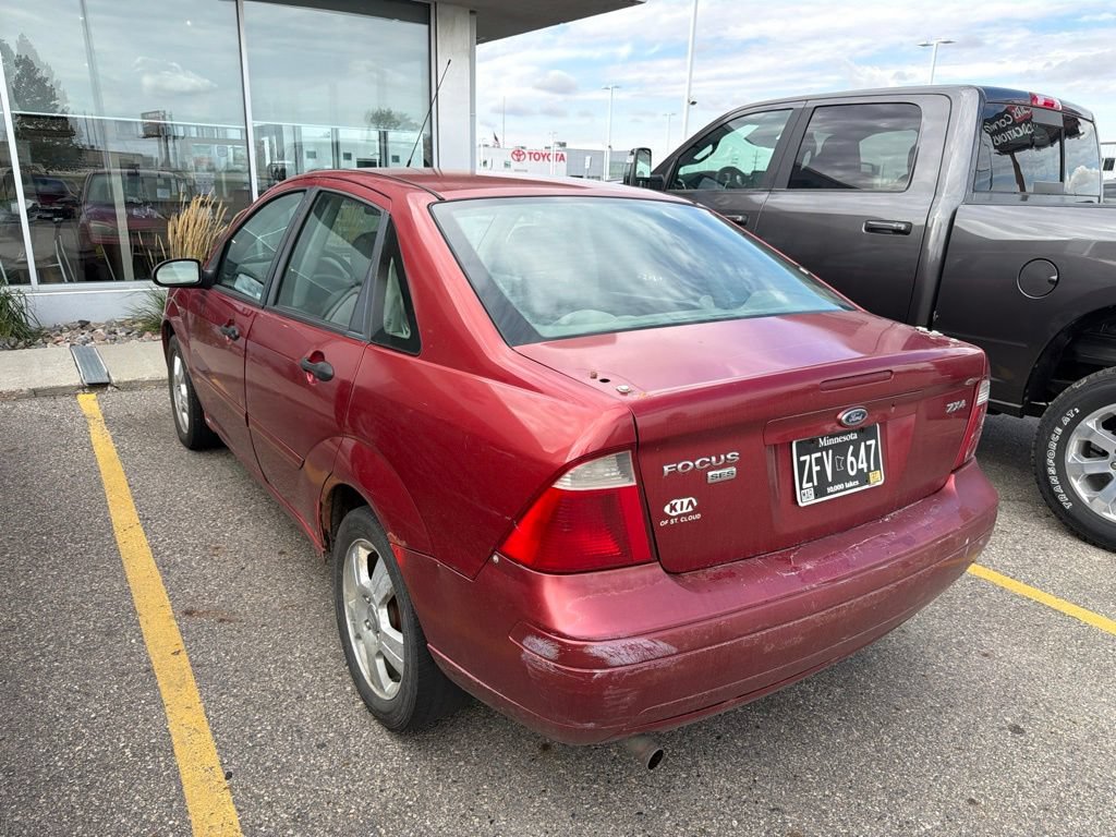 Used 2005 Ford Focus ZX4 Sedan FWD image 5