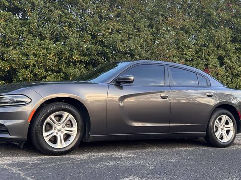 Used 2020 Dodge Charger SXT image 3