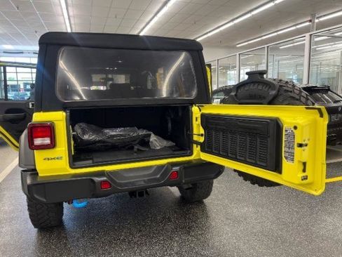 Used 2023 Jeep Wrangler Unlimited w/ Cold Weather Group AWD/4WD image 36