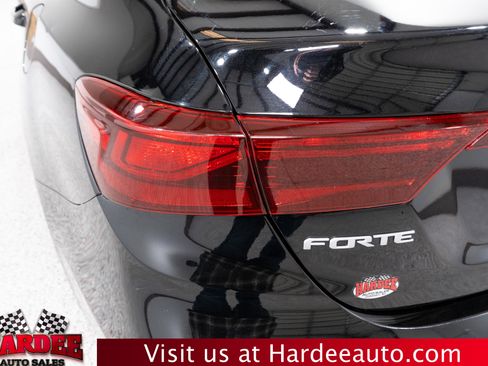 Used 2024 Kia Forte LXS image 9