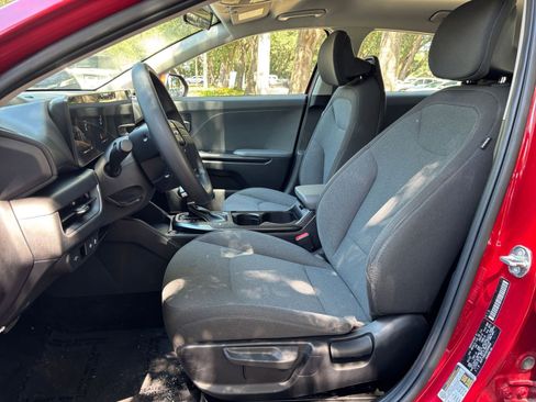 Used 2025 Kia K4 FWD image 25