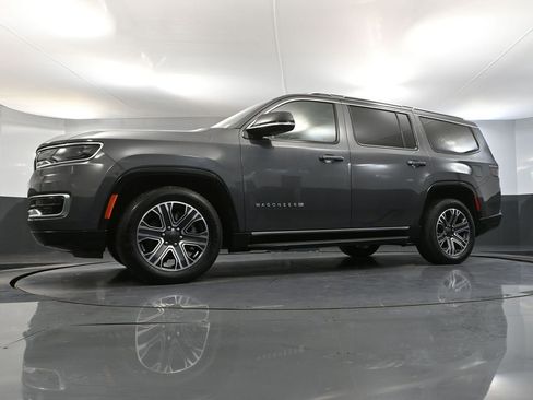 Used 2024 Jeep Wagoneer Series II w/ Flexible Seating Group AWD/4WD image 59