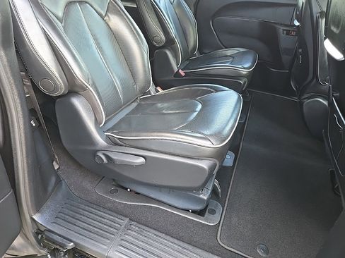 Used 2020 Chrysler Pacifica Limited w/ Advanced Safetytec Group image 84