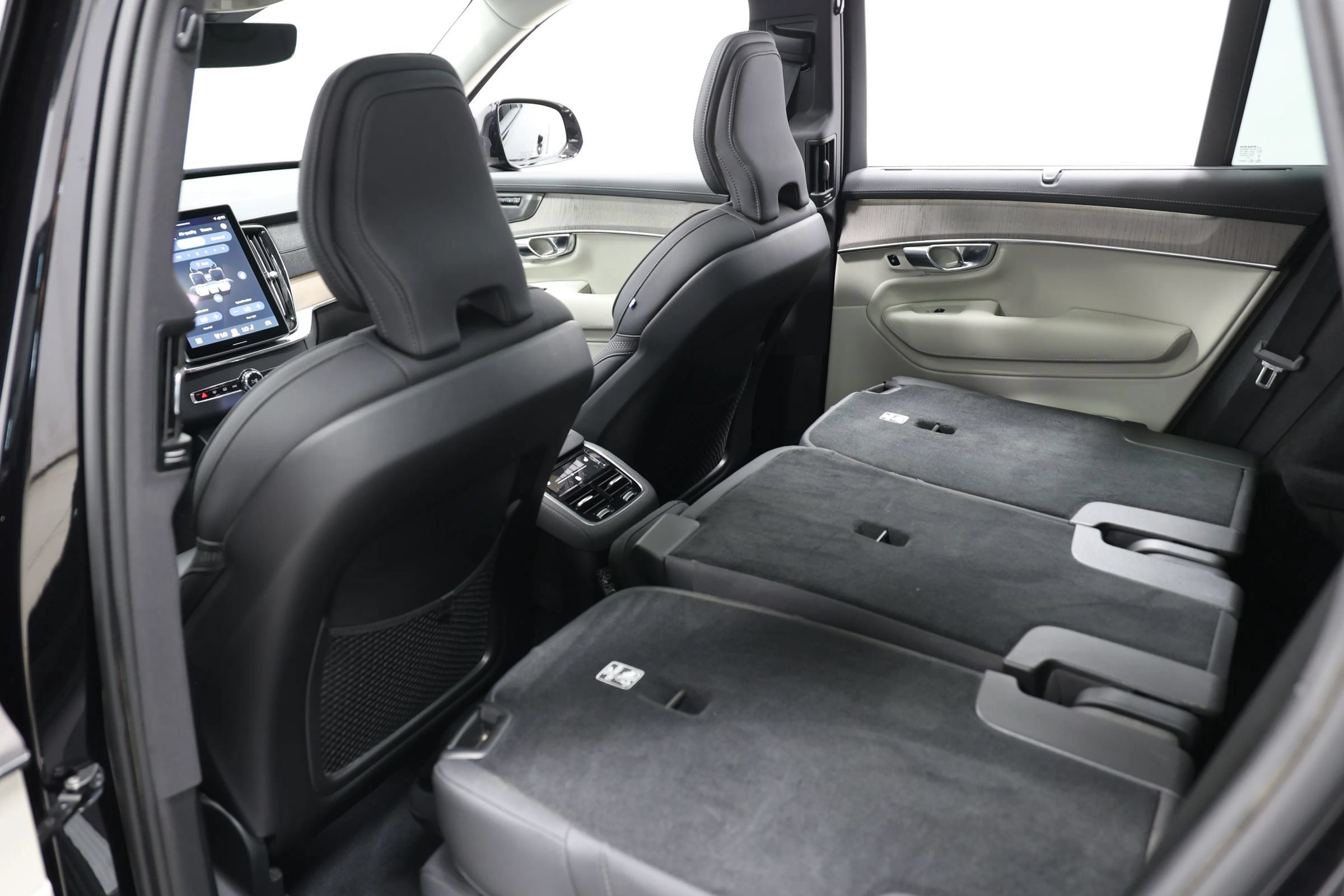 Used 2025 Volvo XC90 T8 Plus w/ Protection Package Premier AWD/4WD image 60