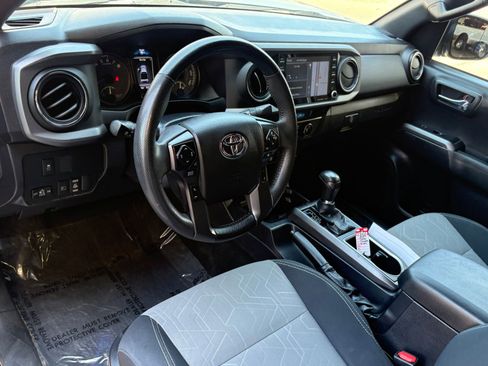 Used 2023 Toyota Tacoma TRD Off-Road w/ Technology Package AWD/4WD image 16