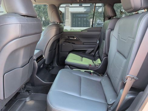 Used 2025 Lexus GX 550 w/ Accessory Package (2T) AWD/4WD image 25