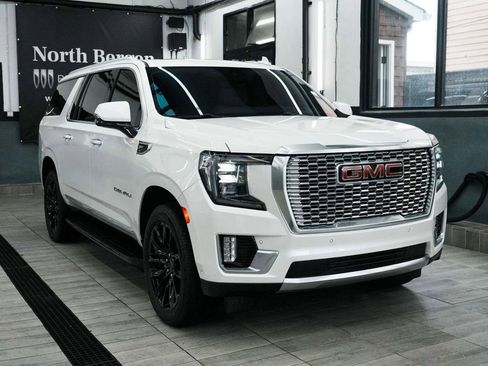 Used 2024 GMC Yukon XL Denali w/ Advanced Technology Package AWD/4WD image 3