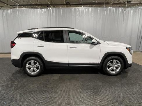 Used 2024 GMC Terrain SLE w/ Driver Convenience Package image 8