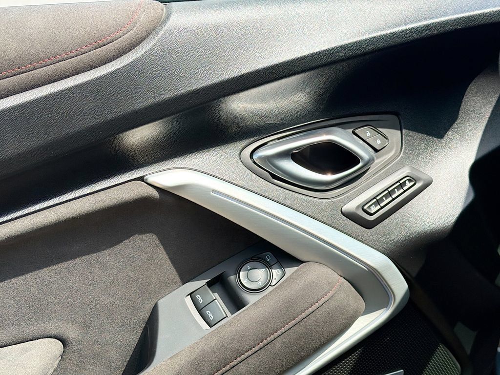 Used 2022 Chevrolet Camaro ZL1 RWD image 17