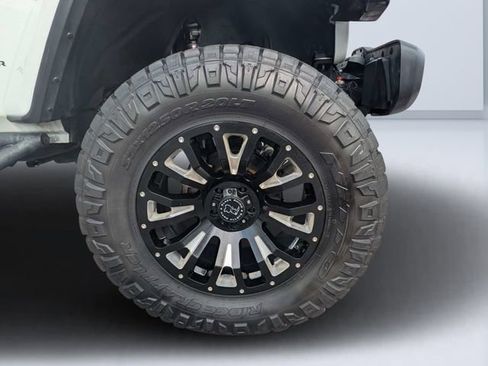 Used 2020 Jeep Gladiator Overland AWD/4WD image 10