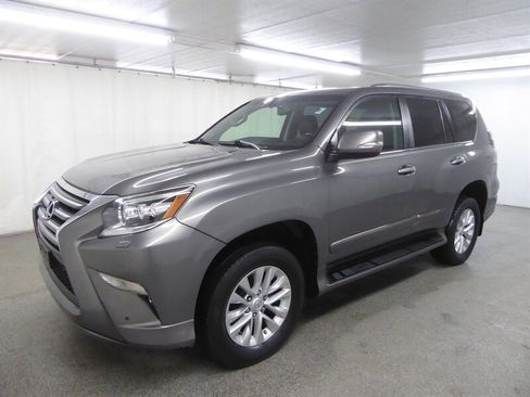 Used 2014 Lexus GX 460 image 3