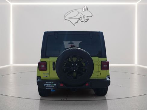 Used 2023 Jeep Wrangler Unlimited Sahara w/ Cold Weather Group AWD/4WD image 9
