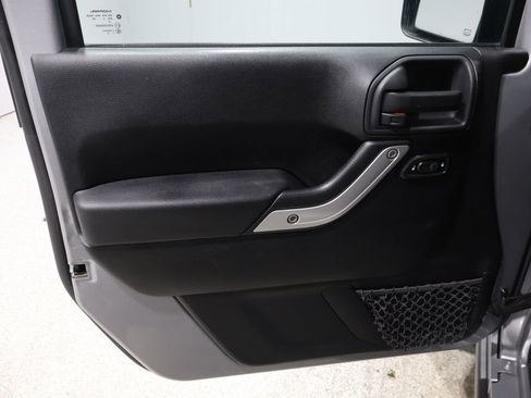 Used 2014 Jeep Wrangler Unlimited Rubicon w/ Connectivity Group image 13