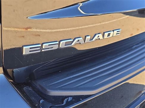 Certified 2022 Cadillac Escalade Premium Luxury image 33