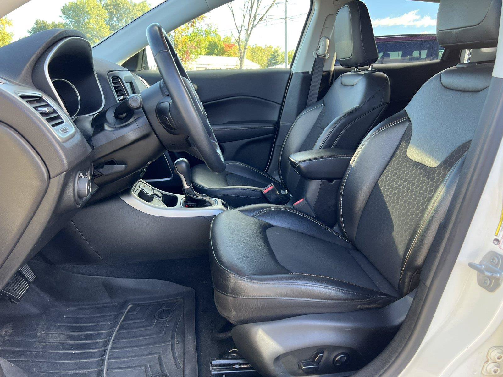 Used 2019 Jeep Compass Latitude w/ Popular Equipment Group AWD/4WD image 3