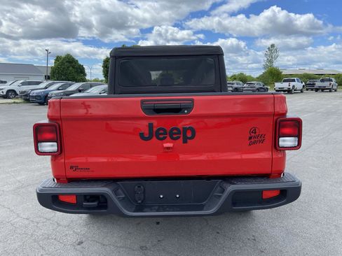 Used 2022 Jeep Gladiator Sport AWD/4WD image 12
