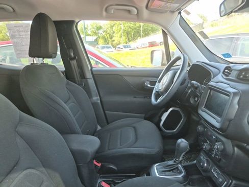 Used 2019 Jeep Renegade Latitude w/ Cold Weather Group AWD/4WD image 5